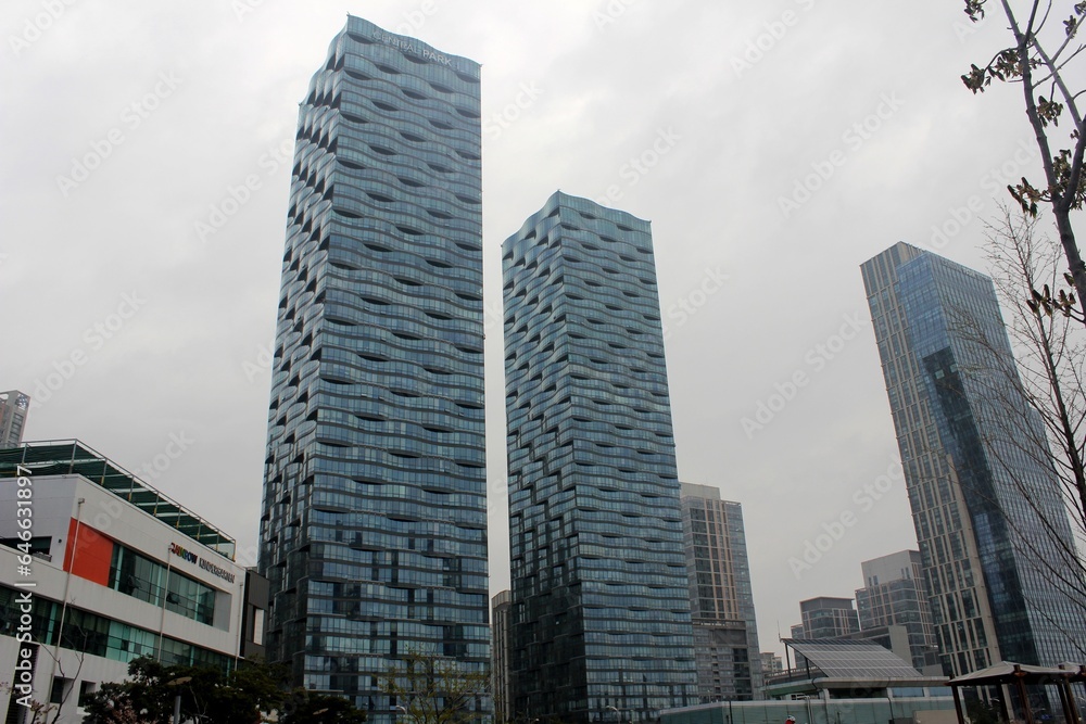 Fototapeta premium Seoul – April 17, 2016: Songdo Central Park is a public park in the Songdo district of Incheon, South Korea. The park is the centerpiece of Songdo IBD's green space plan, inspired by New York City's 