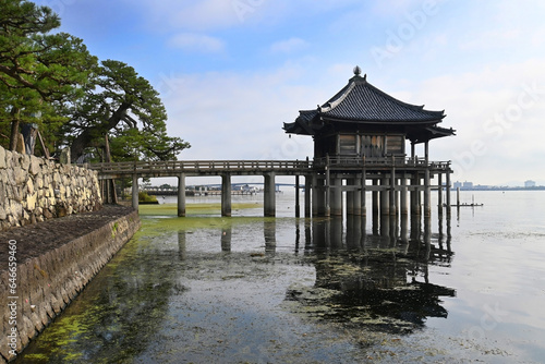 琵琶湖に浮かぶ日本遺産 満月寺浮御堂 © 欣也 原