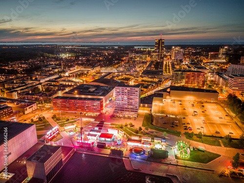 Tableau sur toile Almere city center illuminated in the evening