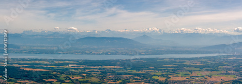 Panorama sur le lac Léman, le Mont-Blanc et les Alpes