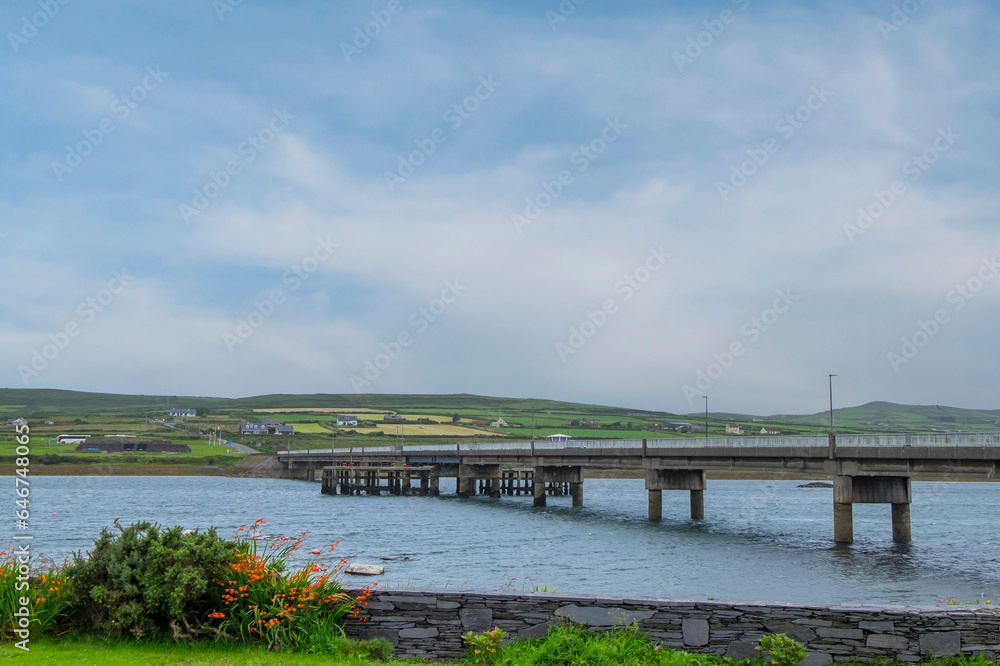 Die Maurice O'Neill Memorial Bridge, Portmagee, Irland