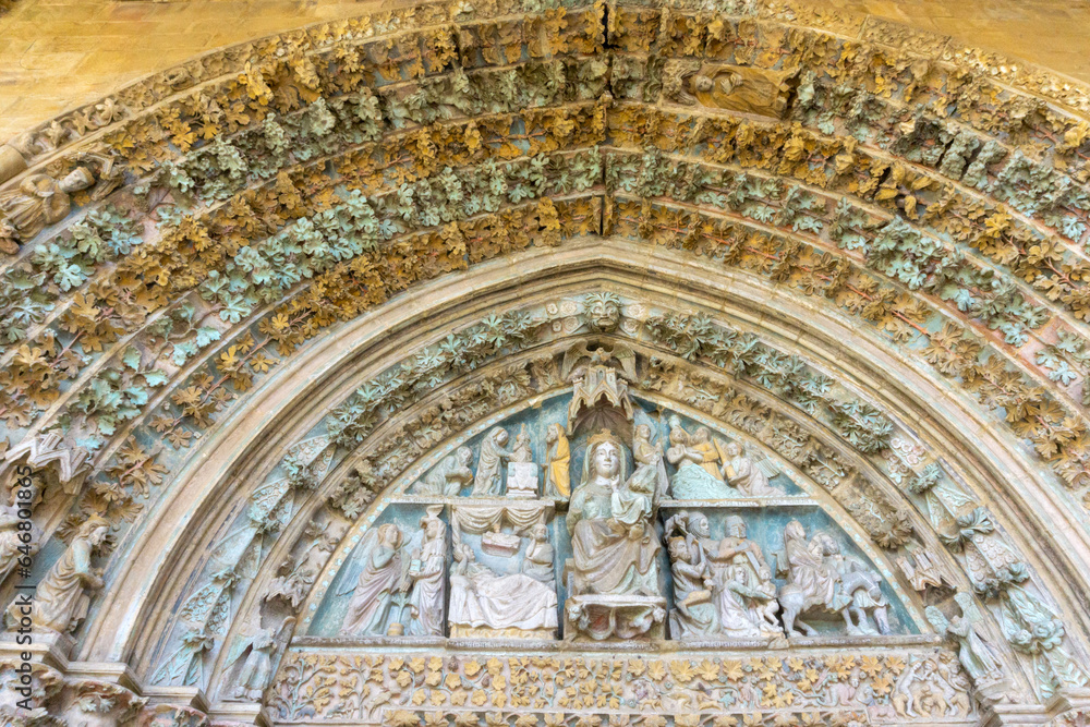 Obraz premium Detail of the tympanum and archivolts of the portico of the Church of Santa María la Real. Olite, Navarre, Spain