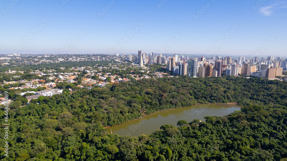 Maringá, vista aérea da cidade de maringá, paraná, brasil. Catedral de Maringá, Parque do Ingá.