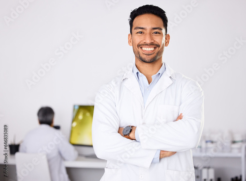 Foto Portrait, medical and man with arms crossed, research and expert in a laboratory, chemistry and smile