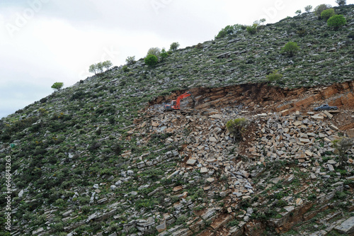 Carrière de pierre de calcaire en plaquettes dans les gorges de Zoniana près de Pérama en Crète