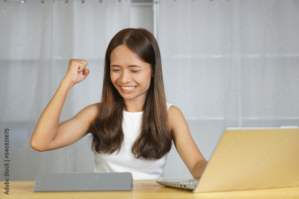 business woman working at home Glad that more profits are on target. business woman working at home Glad that more profits are on target.