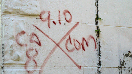 Photos graffiti on the wall