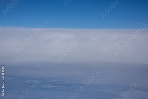 A perfect horizon between clouds and clear skies © Alexandr Macovethi