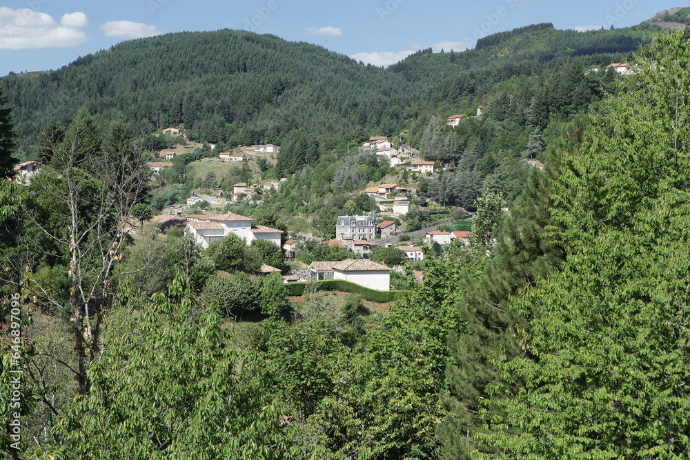 Parc naturel des monts d'ardèche + vercorsArdéche; St Martin de Valamas; camping la Teyre; Vallée de L'Eyrieux; Parc naturel régional des Monts d' Ardèche; vercors; plan du baix; dolmens; menhirs Parc naturel des monts d'ardèche + vercorsArdéche; St Martin de Valamas; camping la Teyre; Vallée de L'Eyrieux; Parc naturel régional des Monts d' Ardèche; vercors; plan du baix; dolmens; menhirs