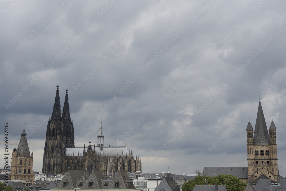 Obraz premium Cologne Panorama - Historical Town Hall - Cologne Cathedral - Great St. Martin