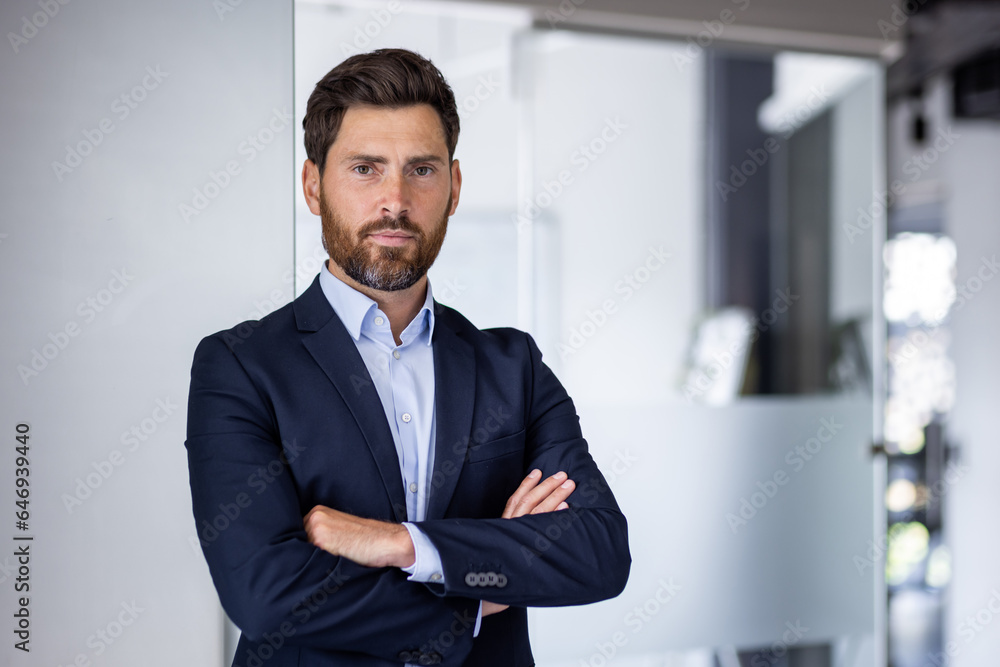 Portrait of mature experienced financier businessman, man thinking seriously looking at camera with crossed arms, confident investor banker inside office workplace in business suit - obrazy, fototapety, plakaty 