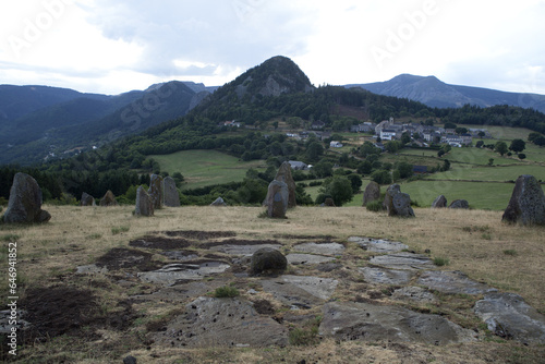 Parc naturel des monts d'ardèche + vercorsArdéche; St Martin de Valamas; camping la Teyre; Vallée de L'Eyrieux; Parc naturel régional des Monts d' Ardèche; vercors; plan du baix; dolmens; menhirs