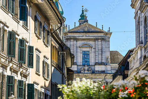 Wallpaper Mural Solothurn, Altstadt, Altstadthäuser, Hauptgasse, St. Ursen-Kathedrale, historische Häuser, Barock, Stadt, St. Ursen Brunnen, Sommer, Schweiz Torontodigital.ca