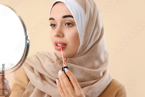 Young Muslim woman with mir...