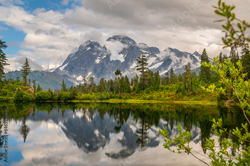 Fototapeta Naklejka Na Ścianę i Meble -  Picture Lake and Mt. Shuksan, Washington. Picture Lake is the centerpiece of a strikingly beautiful landscape in the Heather Meadows area of the Mt. Baker-Snoqualmie National Forest.