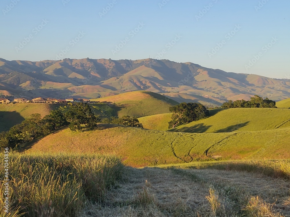 Fototapeta premium Evening light on Highland Peak in Morgan Territory Open Space near Livermore, California