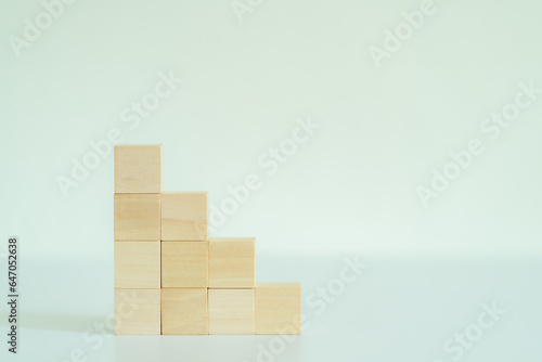 The wooden cubes are arranged in an upward direction. Ideas for business growth in a good way