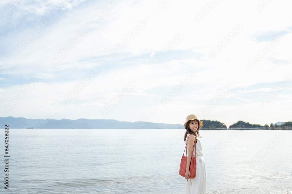 島を旅する女性