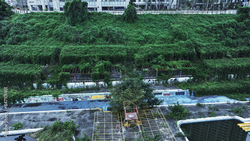 Wallpaper Mural 버려진수영장 Torontodigital.ca