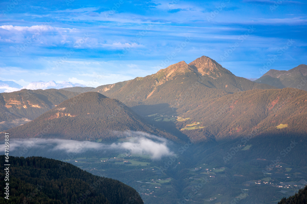 Blick von Hafling auf die Laugenspitze, Südtirol, im Morgenlicht