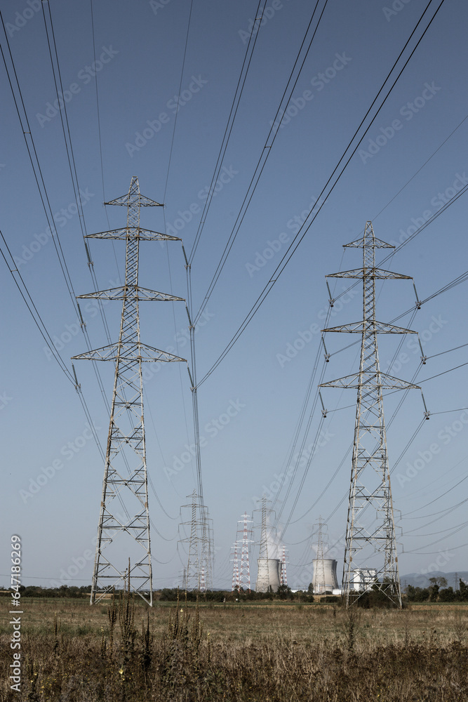 site industriel: centrale nucléaire produisant de l'énergie électrique grâce à ses réacteurs nucléaires site industriel: centrale nucléaire produisant de l'énergie électrique grâce à ses réacteurs nucléaires