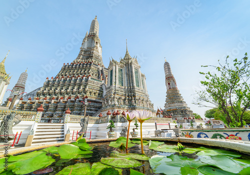 Tableau sur toile Awesome view of Wat Arun in Bangkok, Thailand