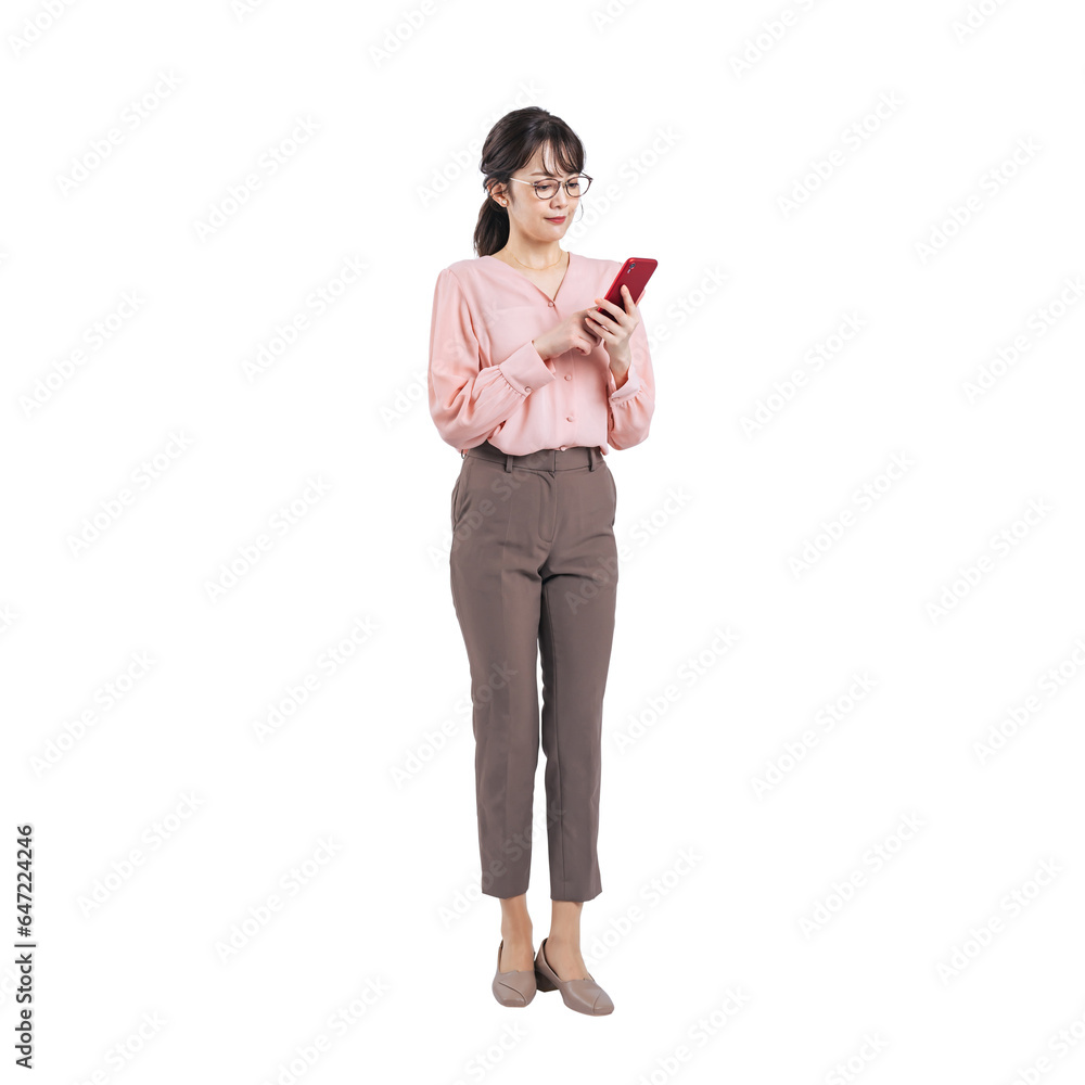 スマホを使うミドル女性