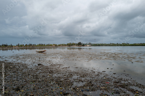 La lagune de Joal un jour d'orage au Sénégal en Afrique occidentale photo