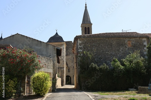 Rue typique, village de Cassaigne, département du Gers, France photo