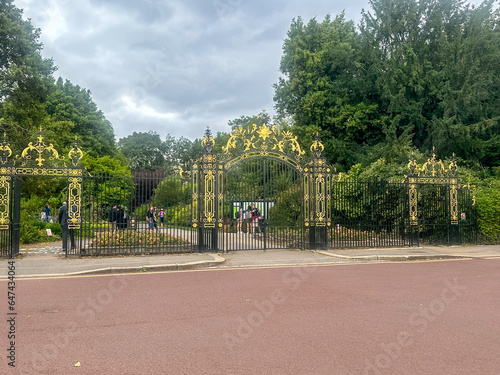 Wallpaper Mural London, England - July 11, 2023: Ornamental gardens, ponds and fountains in Regent Park in London
 Torontodigital.ca