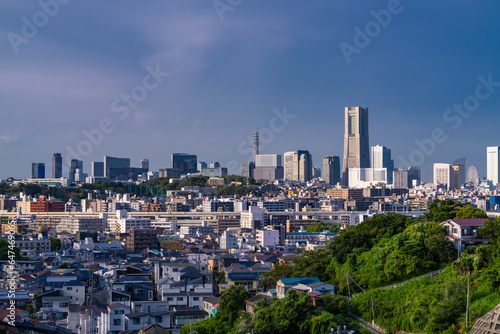 横浜の中心街と住宅街　Yokohama downtown and residential area