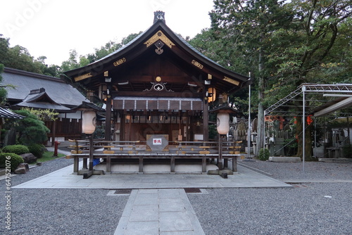  The scene of subordinate shrines in the precincts of Fushimi-inari-taisha Shrine in Kyoto city 京都市の稲荷大社境内にある末社群の風景 