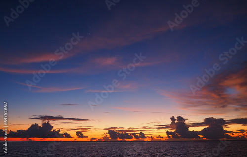 モルディブの海に夕日が沈んだ後の空 OLYMPUS DIGITAL CAMERA