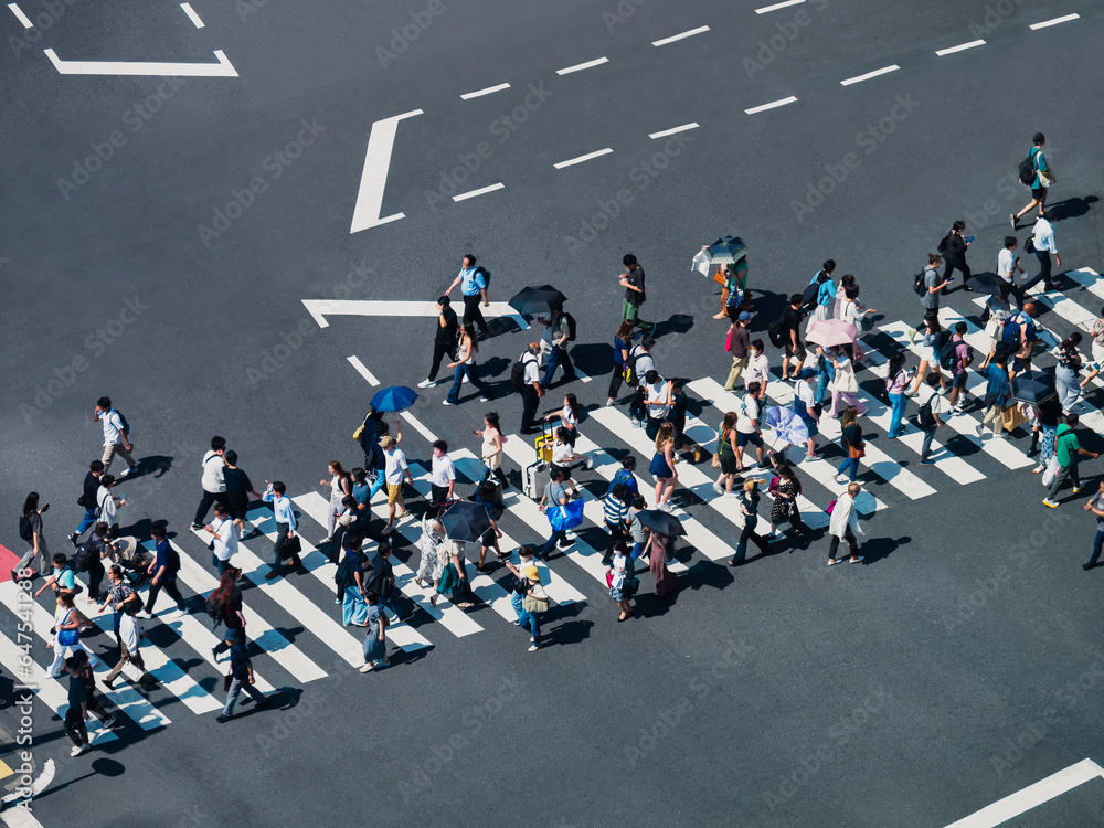 Obraz premium Japanese people walking on Crosswalk City street Business district
