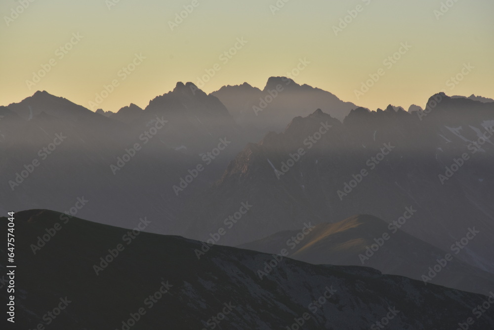 Tatry, wschód słońca, mgła, poświata, szczyty, zamglone, krajobraz, góry, niebo, panorama, poranek, 