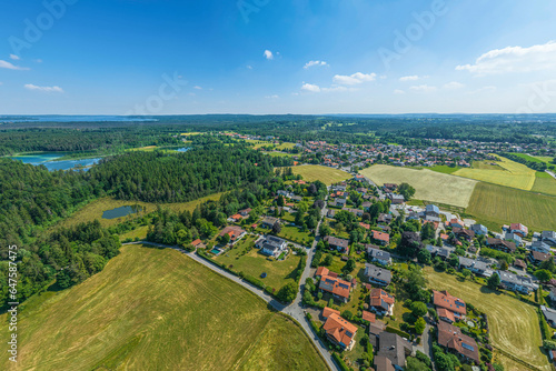 Idyllische Ladschaft im bayerischen Oberland bei Iffeldorf rund um die Osterseen photo