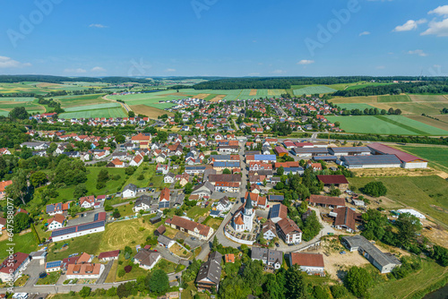 Ausblick über Erlingshofen im schwäbischen Kreis Donau-Ries ins Kesseltal