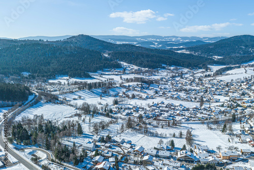 Sonniger Wintertag im Kurort Bodenmais im Bayerwald in der Arber-Region