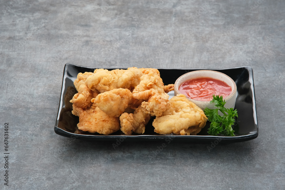 Crispy chicken fillets (ayam goreng tepung) with chilli sauce
Crispy chicken fillets (ayam goreng tepung) with chilli sauce