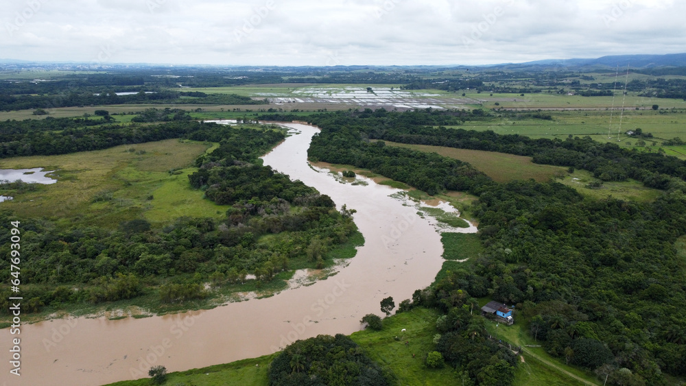 Foto aérea do Rio Paraíba do Sul
