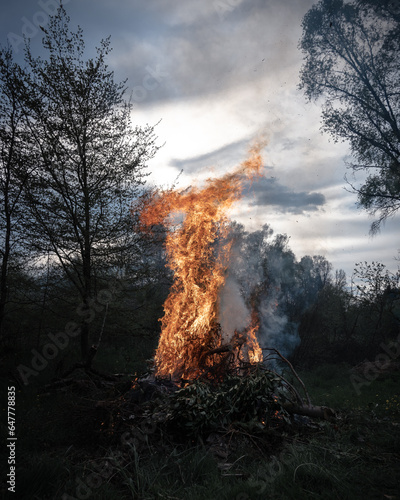 Lagerfeuer am Abend