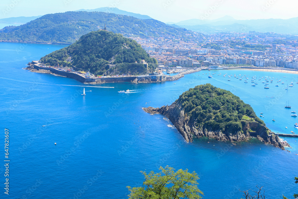 Fototapeta premium Panoramic view of San Sebastian city surrounded by mountains from Monte Urgull viewpoint