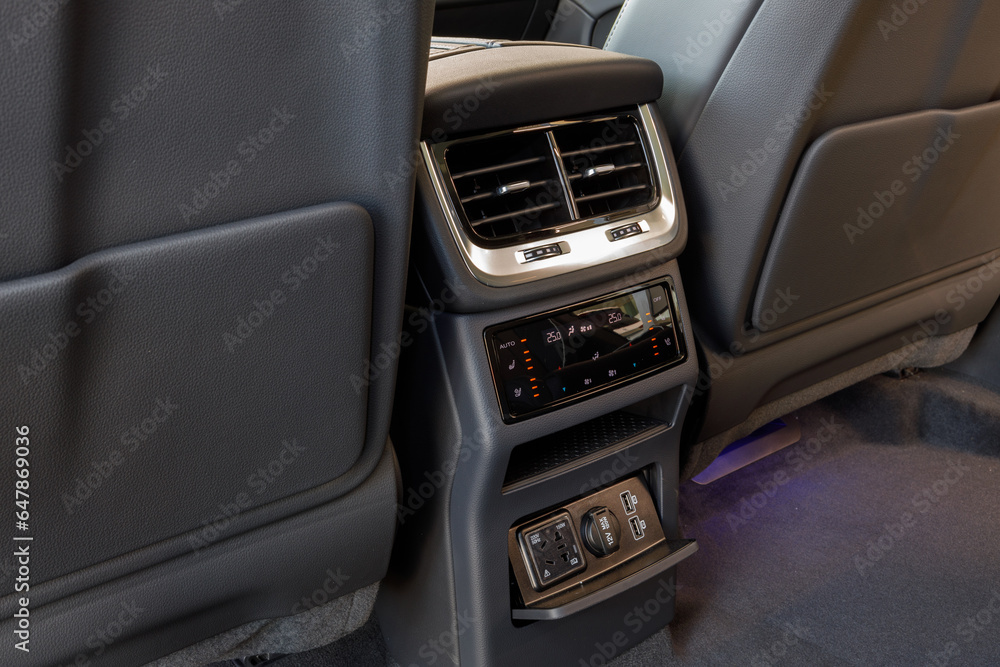 Climate control unit for rear passengers in a car with a USB-C and Type-C charger, 220 volt socket Climate control unit for rear passengers in a car with a USB-C and Type-C charger, 220 volt socket