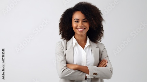 photo with the arms crossed of a businesswoman against a studio backdrop