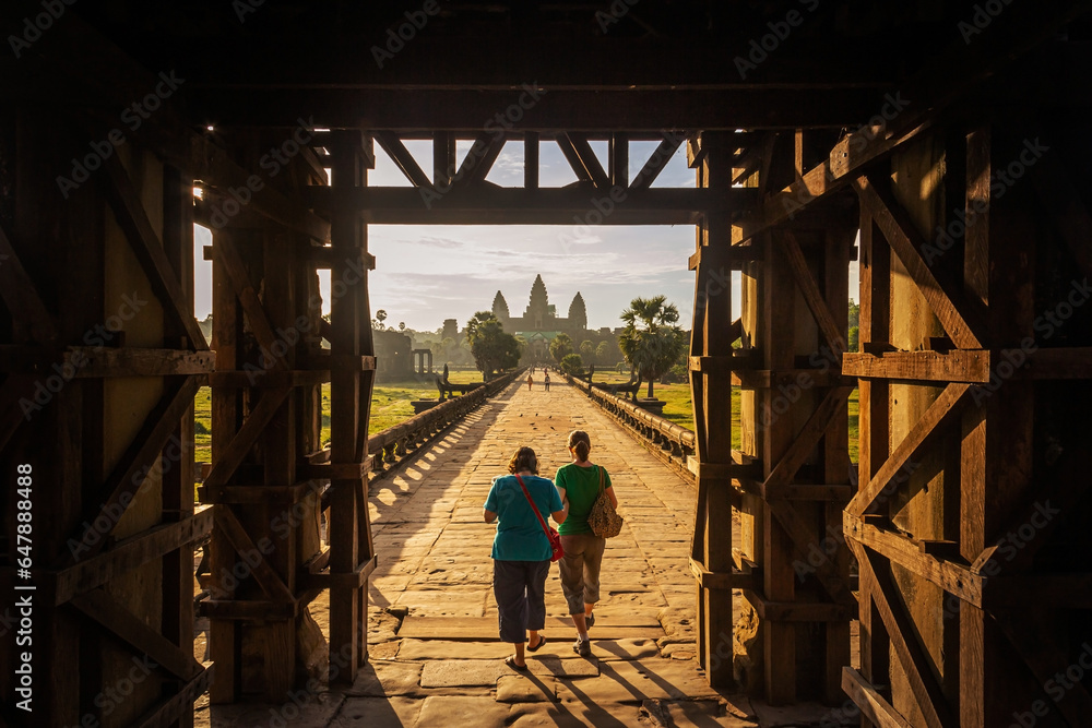Fototapeta premium Tourists entrance going into Angkor wat temple in the morning 