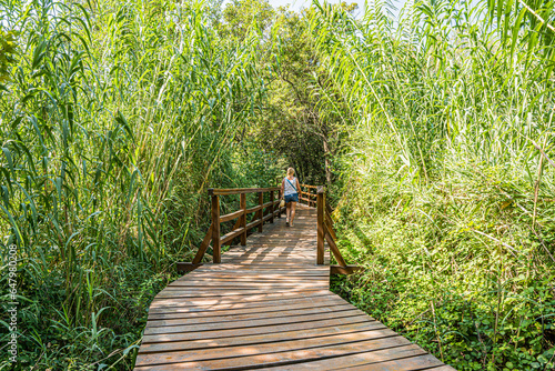 Obraz na płótnie Park Narodowy Krka – park narodowy w Chorwacji, położony w środkowej Dalmacji, niedaleko miasta Szybenik z licznymi wodospadami i pomostami. w salonie