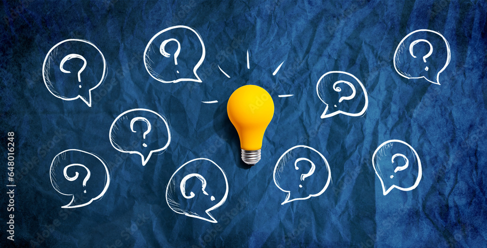 Fototapeta premium Light bulb and question mark - Flat lay