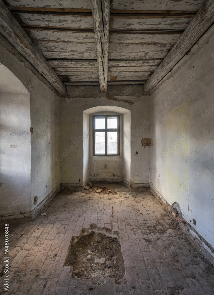 empty room in abandoned building