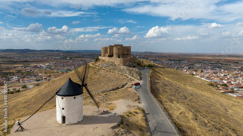 vista aérea con dron del castillo de la Muela en el municipio de Consuegra, España	 photo