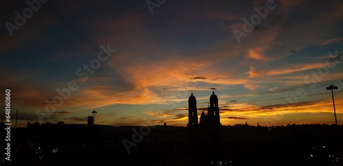 Basílica de Zapopan Jalisco México entre nubes de atardecer